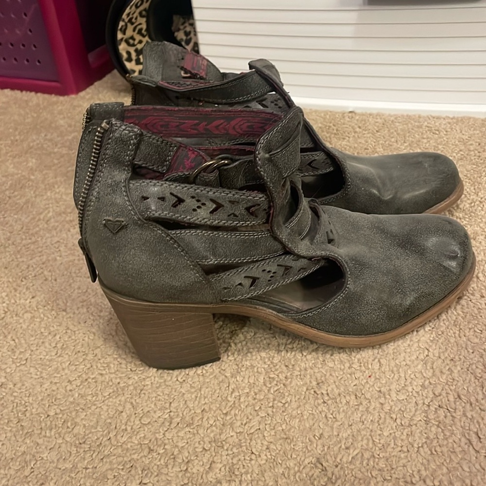Roxy boot size 8 barely worn black/grey